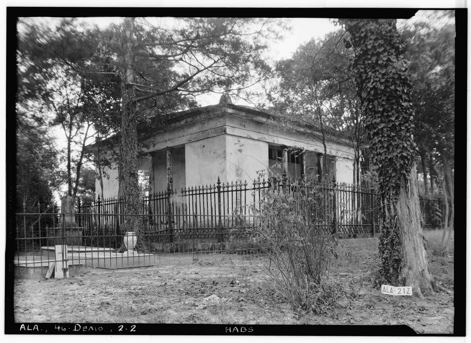 Demopolis Glover Mausoleum_USLoCHABSAlexBush122834(jpeg)z